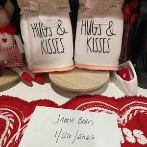 Rae Dunn Hugs and Kisses hand towel set NWT